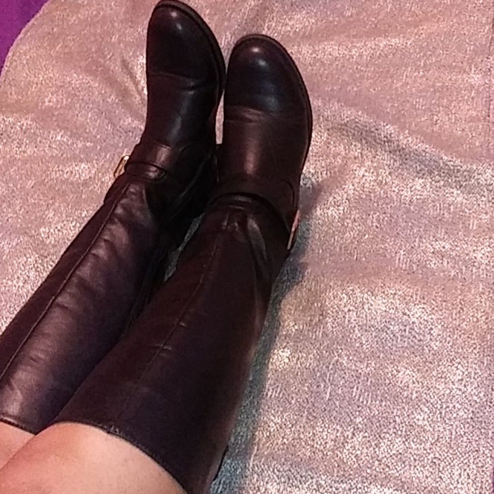 Knee boots